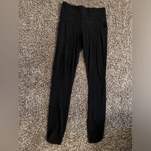 Athleta Leggings breathable with pockets Size Small